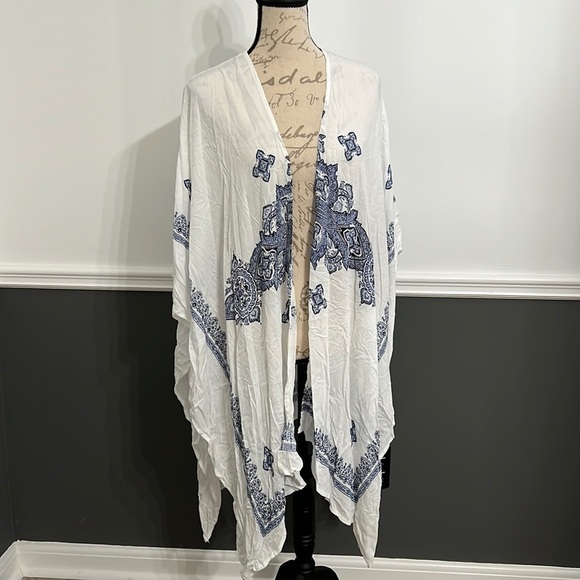 One size Cover Up Summer Blue/White Design - Picture 1 of 6